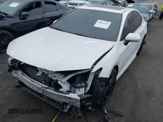 2025 Toyota Camry LE z VIN 4T1DAACK8SU029853, wystawiony jako IAAI lot #41813312 z przebiegiem 25 522 mil mil oraz . Historia ofert i sprzedaży dostępna na DreamBid. Obrazek 23.