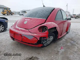 2009 Volkswagen New Beetle Coupe S with VIN 3VWRW31C59M502185, listed as a IAAI auction lot 41412554 with 86,147 mi miles. Bid and sale history available at carsss.com. Image 4.