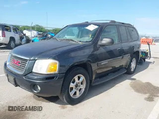2003 GMC Envoy SLE z VIN 1GKDT13S832272692, wystawiony jako IAAI lot #42289095 z przebiegiem 215 210 mil mil oraz . Historia ofert i sprzedaży dostępna na DreamBid. Obrazek 2.