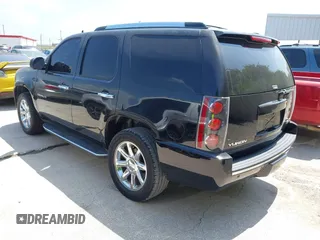 2008 GMC Yukon Denali z VIN 1GKFK63868J212274, wystawiony jako IAAI lot #42325441 z przebiegiem 272 701 mil mil oraz . Historia ofert i sprzedaży dostępna na DreamBid. Obrazek 3.