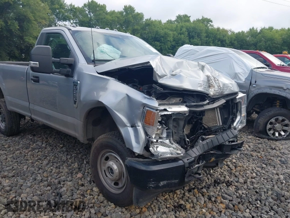 2022 Ford F-250 XL z VIN 1FTBF2B62NEF21705, wystawiony jako IAAI lot #39947332 z przebiegiem 61 110 mil mil oraz . Historia ofert i sprzedaży dostępna na DreamBid. Obrazek 6.