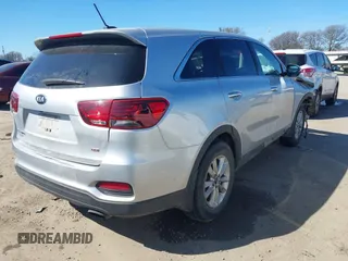 2019 Kia Sorento LX with VIN 5XYPG4A36KG579616, listed as a IAAI auction lot 41472626 with 110,078 mi miles. Bid and sale history available at carsss.com. Image 4.