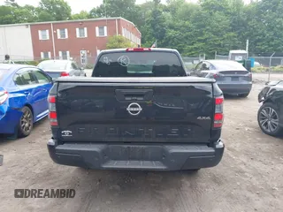 2022 Nissan Frontier SV z VIN 1N6ED1EK9NN619293, wystawiony jako IAAI lot #42525027 z przebiegiem 58 055 mil mil oraz . Historia ofert i sprzedaży dostępna na DreamBid. Obrazek 16.
