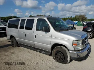 2014 Ford Econoline Passenger XL z VIN 1FBNE3BL8EDA04396, wystawiony jako Copart lot #54657025 z przebiegiem 84 772 mil mil oraz Szkody całkowita. Historia ofert i sprzedaży dostępna na DreamBid. Obrazek 4.