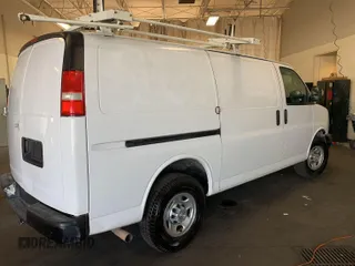 2019 Chevrolet Express Cargo с VIN 1GCWGAFP1K1145142, выставлен на аукционе IAAI как лот 42613499 с пробегом 135 530 миль миль и . История ставок и продаж доступна на DreamBid. Изображение 9.