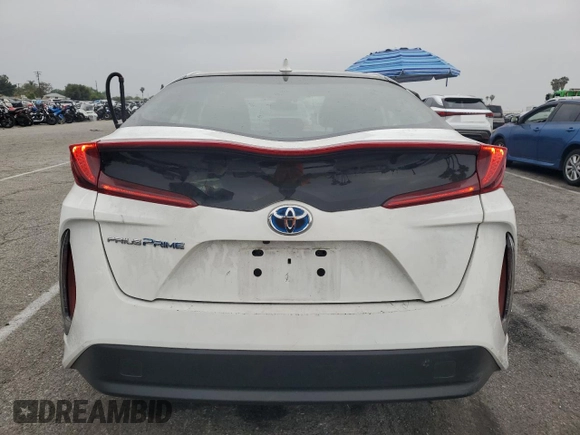 2021 Toyota Prius LE z VIN JTDKAMFP9M3196770, wystawiony jako Copart lot #54309555 z przebiegiem 21 948 mil mil oraz Szkoda całkowita • Salvage title. Historia ofert i sprzedaży dostępna na DreamBid. Obrazek 6.