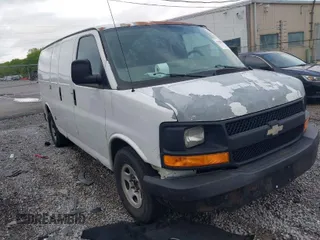 2007 Chevrolet Express Cargo Van with VIN 1GCFG15X271156787, listed as a IAAI auction lot 41980610 with 266,250 mi miles. Bid and sale history available at carsss.com. Image 1.