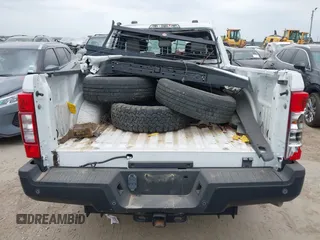 2020 Ford F-250 XL z VIN 1FT7X2A61LED41570, wystawiony jako IAAI lot #42230713 z przebiegiem 67 362 mil mil oraz . Historia ofert i sprzedaży dostępna na DreamBid. Obrazek 17.