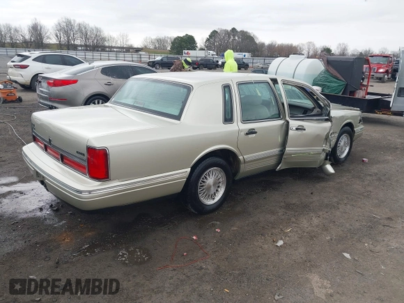 1997 Lincoln Town Car Signature z VIN 1LNLM82W8VY759792, wystawiony jako IAAI lot #41730026 z przebiegiem 60 198 mil mil oraz . Historia ofert i sprzedaży dostępna na DreamBid. Obrazek 4.
