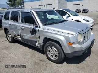 2014 Jeep Patriot Sport with VIN 1C4NJPBB1ED512442, listed as a Copart auction lot 61415565 with 211,715 mi miles and Salvage title. Bid and sale history available at DreamBid. Image 4.