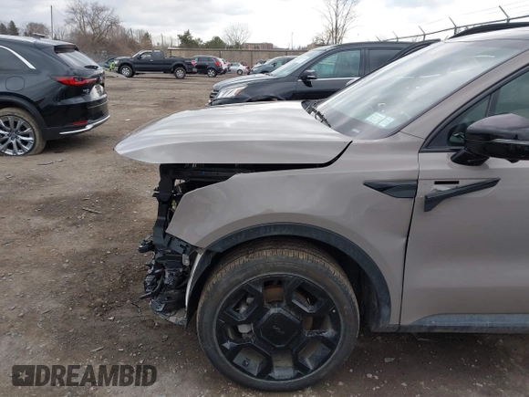 2025 Kia Sorento X-Line SX Prestige z VIN 5XYRKDJF9SG329417, wystawiony jako IAAI lot #41860763 z przebiegiem 1 753 mil mil oraz . Historia ofert i sprzedaży dostępna na DreamBid. Obrazek 19.