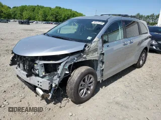2024 Toyota Sienna LE z VIN 5TDBRKECXRS205199, wystawiony jako Copart lot #56121135 z przebiegiem 10 340 mil mil oraz Szkoda całkowita • Salvage title. Historia ofert i sprzedaży dostępna na DreamBid. Obrazek 1.