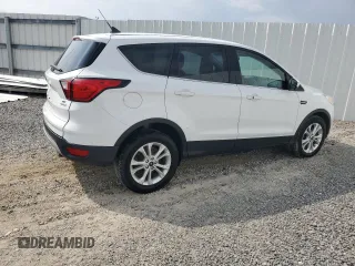 2019 Ford Escape SE z VIN 1FMCU0GD9KUB81245, wystawiony jako Copart lot #56739285 z przebiegiem 60 813 mil mil oraz Czysty tytuł • Clean title. Historia ofert i sprzedaży dostępna na DreamBid. Obrazek 3.