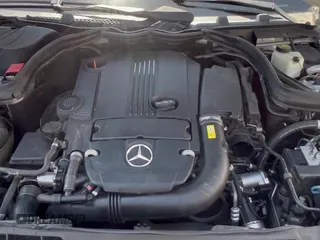 2012 Mercedes-Benz C 250 Sport z VIN WDDGF4HB8CR217294, wystawiony jako Copart lot #64860895 z przebiegiem 146 786 mil mil oraz Czysty tytuł • Clean title. Historia ofert i sprzedaży dostępna na DreamBid. Obrazek 11.