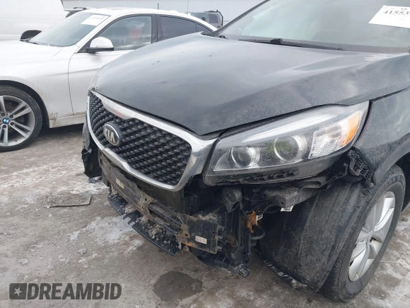 2017 Kia Sorento LX with VIN 5XYPGDA33HG288273, listed as a IAAI auction lot 41553468 with 116,362 mi miles. Bid and sale history available at carsss.com. Image 6.