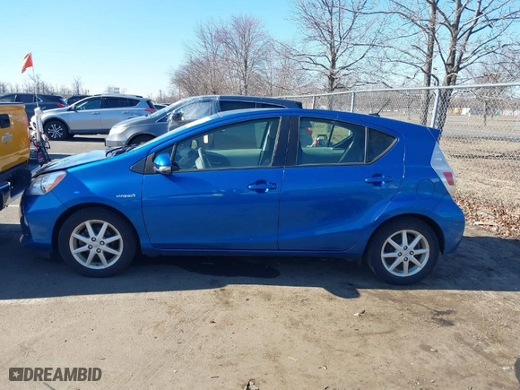 2014 Toyota Prius c One with VIN JTDKDTB30E1574346, listed as a IAAI auction lot 41756182 with 187,631 mi miles. Bid and sale history available at carsss.com. Image 14.