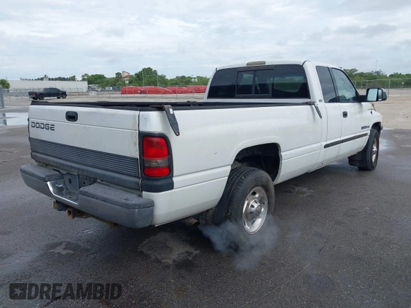 2000 Dodge 2500 z VIN 3B7KC23Z3YG106911, wystawiony jako IAAI lot #42250441 z przebiegiem 162 349 mil mil oraz . Historia ofert i sprzedaży dostępna na DreamBid. Obrazek 4.