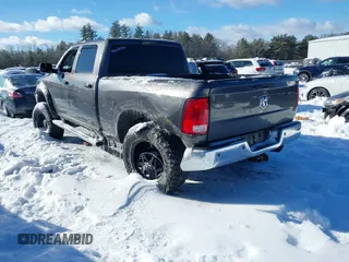 2018 Ram 2500 Tradesman z VIN 3C6UR5CL3JG380790, wystawiony jako IAAI lot #41579401 z przebiegiem 72 675 mil mil oraz . Historia ofert i sprzedaży dostępna na DreamBid. Obrazek 3.