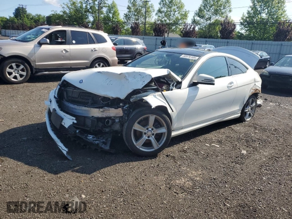 2015 Mercedes-Benz C 250 with VIN WDDGJ4HB0FG389236, listed as a Copart auction lot 58976105 with 93,291 mi miles and Salvage title. Bid and sale history available at DreamBid. Image 1.