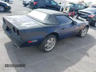 1988 Chevrolet Corvette z VIN 1G1YY3187J5105925, wystawiony jako IAAI lot #42358878 z przebiegiem 204 801 mil mil oraz . Historia ofert i sprzedaży dostępna na DreamBid. Obrazek 4.