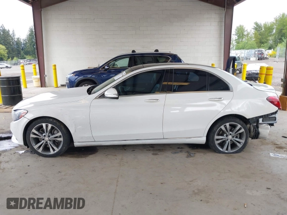 2015 Mercedes-Benz C 300 Luxury with VIN 55SWF4KB6FU023015, listed as a IAAI auction lot 42153797 with 47,639 mi miles and . Bid and sale history available at carsss.com. Image 15.