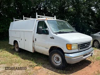 2003 Ford Econoline Cargo z VIN 1FDSE35LX3HA82352, wystawiony jako Copart lot #58663535 z przebiegiem 132 480 mil mil oraz Tytuł czysty. Historia ofert i sprzedaży dostępna na DreamBid. Obrazek 1.