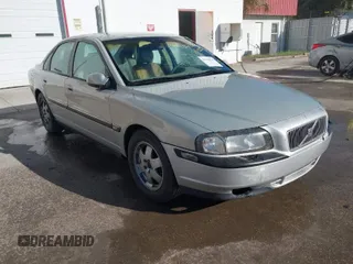 2000 Volvo S80 with VIN YV1TS94D5Y1106761, listed as a IAAI auction lot 41736831 with 1 mi miles. Bid and sale history available at carsss.com. Image 1.