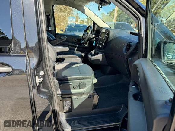 2020 Mercedes-Benz Metris with VIN W1WV0FEY9L3688689, listed as a Copart auction lot 52862564 with 164,030 mi miles and . Bid and sale history available at DreamBid. Image 5.