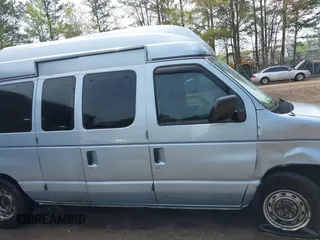 1999 Ford Econoline Passenger XL z VIN 1FMRE112XXHA78677, wystawiony jako IAAI lot #41973782 z przebiegiem 142 051 mil mil oraz . Historia ofert i sprzedaży dostępna na DreamBid. Obrazek 13.