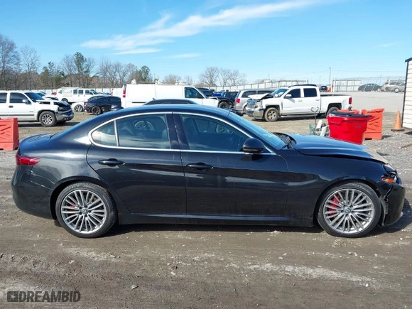 2017 Alfa Romeo Giulia Ti with VIN ZARFAECN4H7551195, listed as a IAAI auction lot 41444631 with 72,596 mi miles. Bid and sale history available at carsss.com. Image 13.