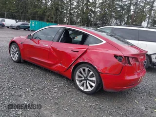 2018 Tesla Model 3 Long Range Battery z VIN 5YJ3E1EB2JF087823, wystawiony jako IAAI lot #41903609 z przebiegiem 69 749 mil mil oraz . Historia ofert i sprzedaży dostępna na DreamBid. Obrazek 3.