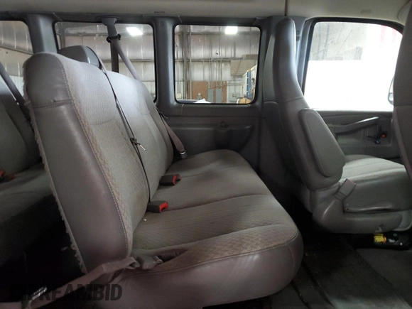 2017 Chevrolet Express Passenger LT z VIN 1GAZGPFG0H1208331, wystawiony jako Copart lot #58504295 z przebiegiem 46 813 mil mil oraz Szkoda całkowita • Salvage title. Historia ofert i sprzedaży dostępna na DreamBid. Obrazek 11.