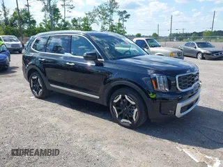 2025 Kia Telluride S z VIN 5XYP6DGC0SG589844, wystawiony jako IAAI lot #42266581 z przebiegiem 8805 mil mil oraz . Historia ofert i sprzedaży dostępna na DreamBid. Obrazek 1.