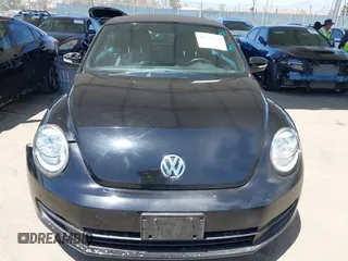 2013 Volkswagen Beetle 2.5L w/Sound/Nav с VIN 3VW5P7AT2DM810474, выставлен на аукционе IAAI как лот 42328515 с пробегом 53 614 миль миль и . История ставок и продаж доступна на DreamBid. Изображение 12.