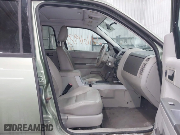 2008 Ford Escape XLT with VIN 1FMCU931X8KE68551, listed as a IAAI auction lot 41611972 with 267,034 mi miles. Bid and sale history available at carsss.com. Image 5.