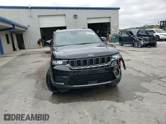 2025 Jeep Grand Cherokee Laredo with VIN 1C4RJHAG1SC278728, listed as a Copart auction lot 45920395 with 3,850 mi miles and Salvage Title. Bid and sale history available at DreamBid. Image 14.