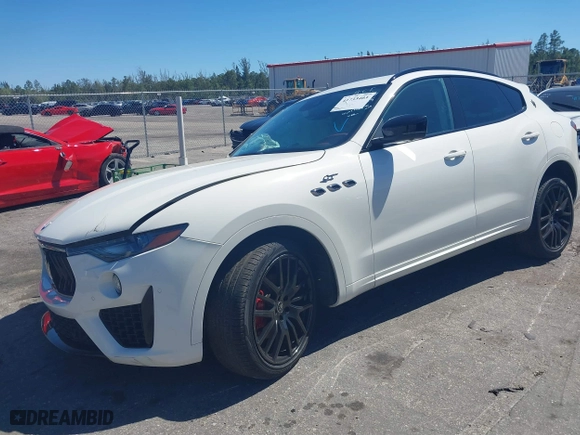2022 Maserati Levante GT with VIN ZN661XUA9NX400266, listed as a IAAI auction lot 41733403 with 1 mi miles. Bid and sale history available at carsss.com. Image 17.