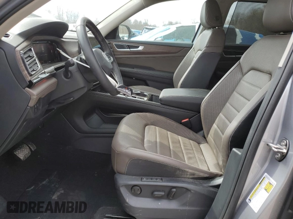 2024 Volkswagen Atlas SEL with VIN 1V2BR2CA9RC610293, listed as a Copart auction lot 50202415 with 4,378 mi miles and Salvage title. Bid and sale history available at DreamBid. Image 7.
