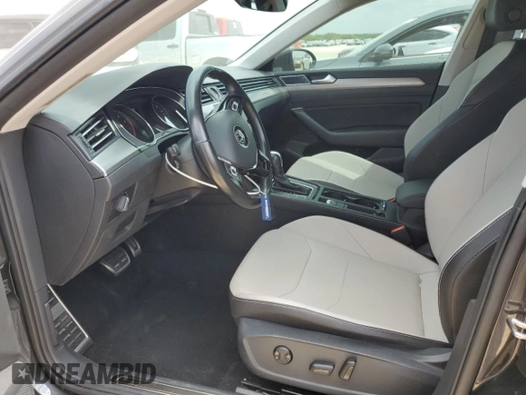 2020 Volkswagen Arteon SE z VIN WVWAR7AN7LE013526, wystawiony jako Copart lot #52791425 z przebiegiem 28 480 mil mil oraz Czysty tytuł • Clean title. Historia ofert i sprzedaży dostępna na DreamBid. Obrazek 7.