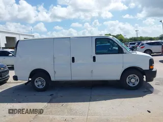 2017 Chevrolet Express Cargo z VIN 1GCWGAFF0H1298823, wystawiony jako IAAI lot #41933843 z przebiegiem 75 213 mil mil oraz . Historia ofert i sprzedaży dostępna na DreamBid. Obrazek 13.