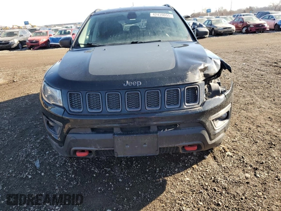2019 Jeep Compass Trailhawk with VIN 3C4NJDDB1KT727756, listed as a Copart auction lot 42439055 with 104,525 mi miles and Salvage Title. Bid and sale history available at carsss.com. Image 5.