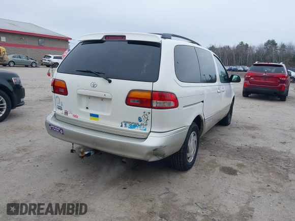 2000 Toyota Sienna LE with VIN 4T3ZF13C4YU233128, listed as a IAAI auction lot 41973322 with 117,577 mi miles. Bid and sale history available at carsss.com. Image 4.