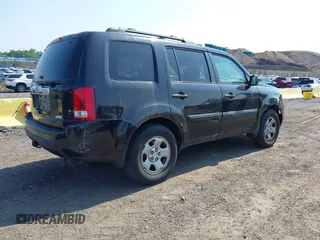 2011 Honda Pilot LX z VIN 5FNYF4H26BB073375, wystawiony jako IAAI lot #42415845 z przebiegiem 213 896 mil mil oraz . Historia ofert i sprzedaży dostępna na DreamBid. Obrazek 4.