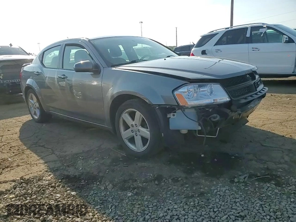 2013 Dodge Avenger SXT z VIN 1C3CDZCB2DN540451, wystawiony jako Copart lot #60446275 z przebiegiem 158 470 mil mil oraz Czysty tytuł • Clean title. Historia ofert i sprzedaży dostępna na DreamBid. Obrazek 13.