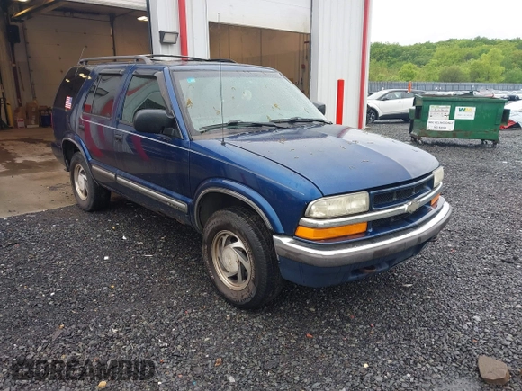 2000 Chevrolet Blazer LT z VIN 1GNDT13W9Y2350118, wystawiony jako IAAI lot #42255823 z przebiegiem 255 056 mil mil oraz . Historia ofert i sprzedaży dostępna na DreamBid. Obrazek 1.