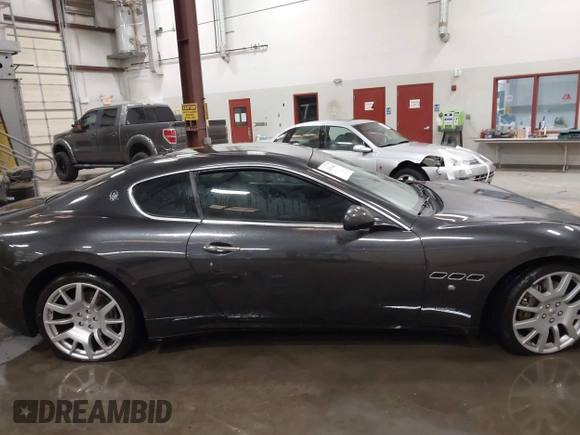 2009 Maserati GranTurismo с VIN ZAMKL45A790048595, выставлен на аукционе IAAI как лот 42094483 с пробегом 62 735 миль миль и . История ставок и продаж доступна на DreamBid. Изображение 14.