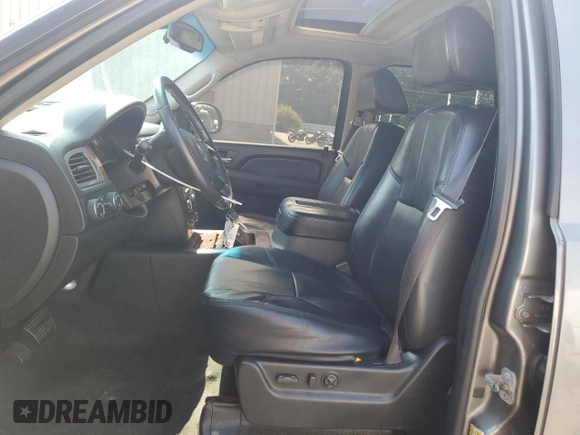 2008 Chevrolet Tahoe 1LT с VIN 1GNFK13038J118028, выставлен на аукционе Copart как лот 64286585 с пробегом 236 500 миль миль и На запчасти • Non repairable. История ставок и продаж доступна на DreamBid. Изображение 7.