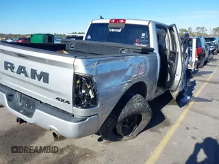 2018 Ram 1500 Night z VIN 1C6RR7MT1JS262536, wystawiony jako IAAI lot #41184477 z przebiegiem 105 008 mil mil oraz . Historia ofert i sprzedaży dostępna na DreamBid. Obrazek 4.