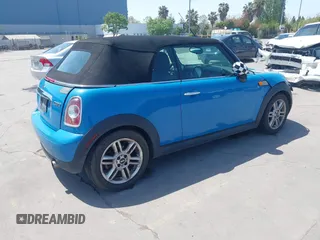 2014 MINI Convertible с VIN WMWZN3C55ET569656, выставлен на аукционе IAAI как лот 42105348 с пробегом 87 671 миль миль и . История ставок и продаж доступна на DreamBid. Изображение 4.