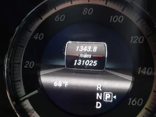 2013 Mercedes-Benz E-Class E 350 Luxury with VIN WDDHF8JB9DA663167, listed as a IAAI auction lot 41985122 with 131,025 mi miles. Bid and sale history available at carsss.com. Image 15.